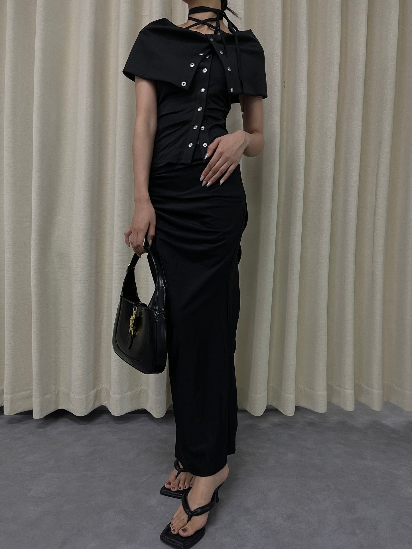 TONG TOP in black