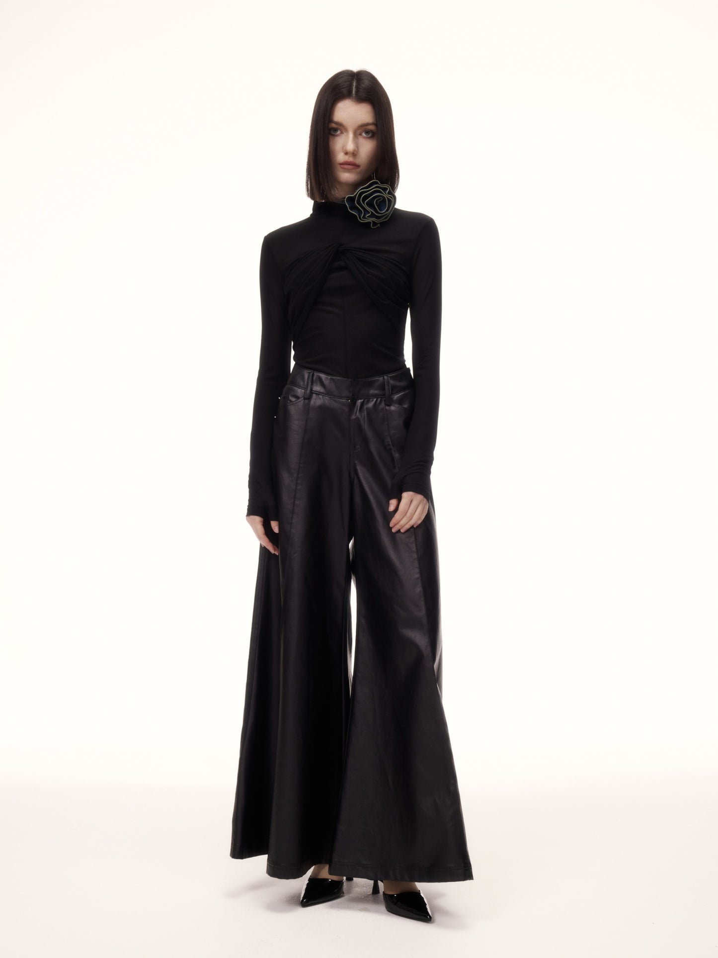 WENOOS TOP in black