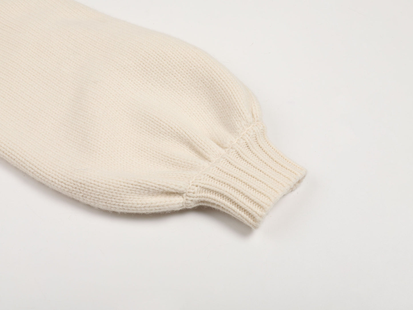 YUMOS TOP in white
