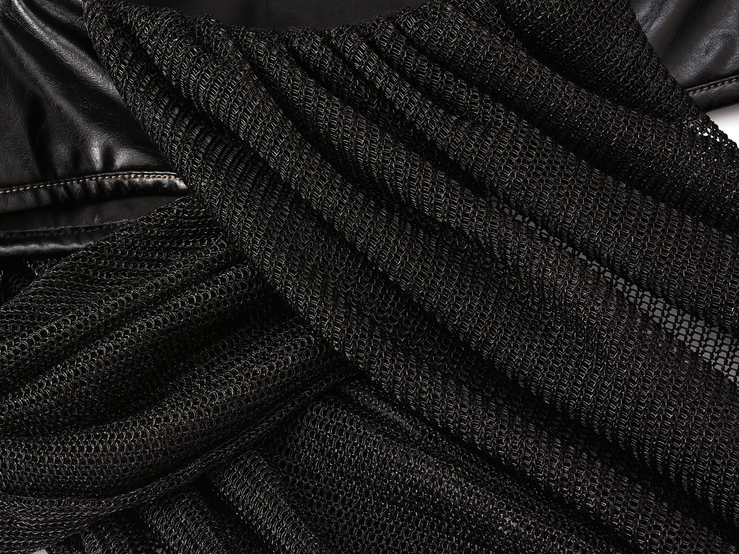 YADIN TOP in black