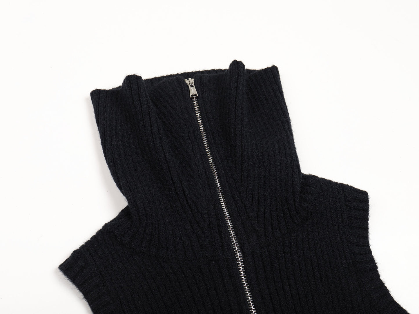 YORA DOWN JACKET in black