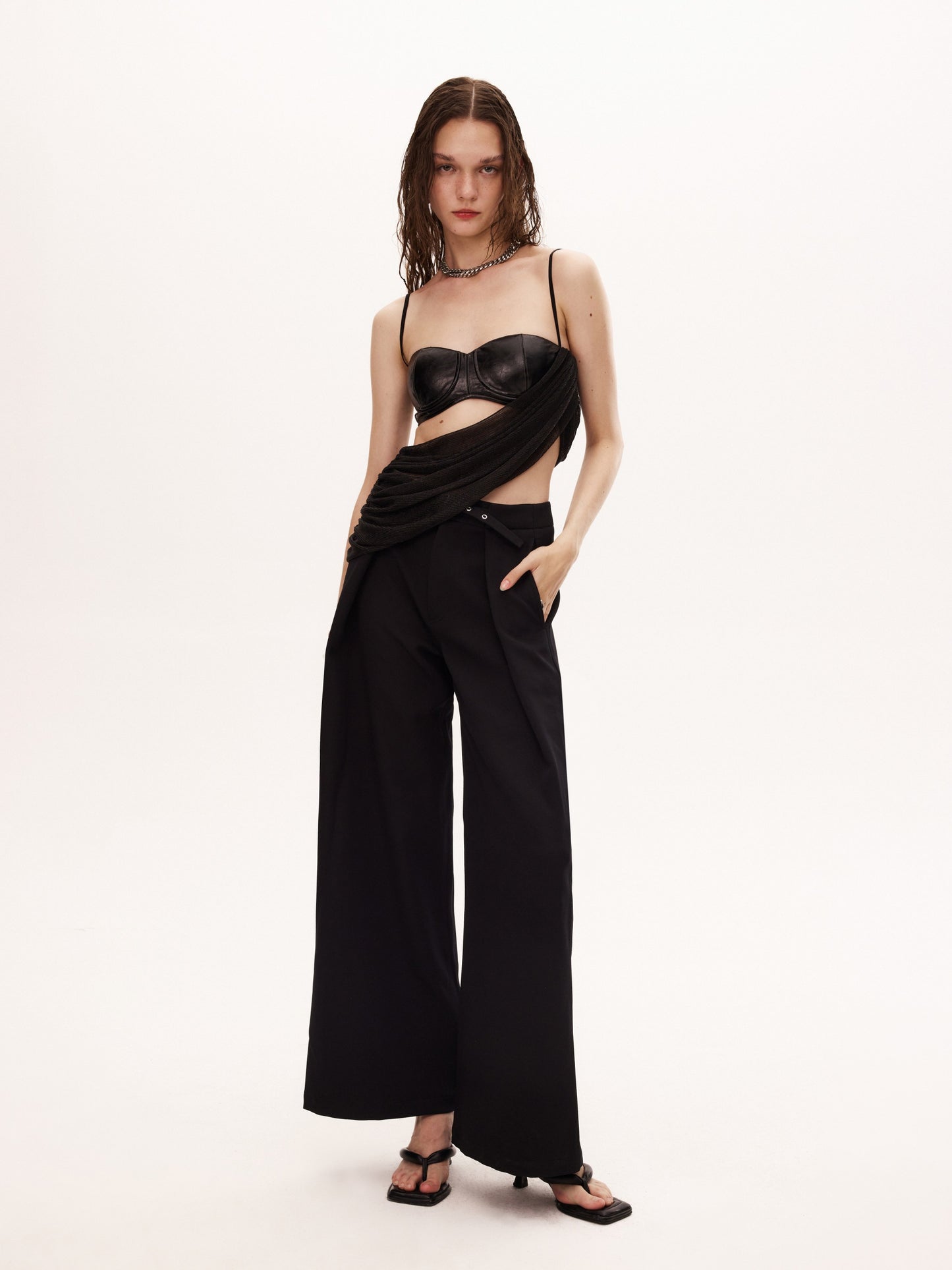 YADIN TOP in black
