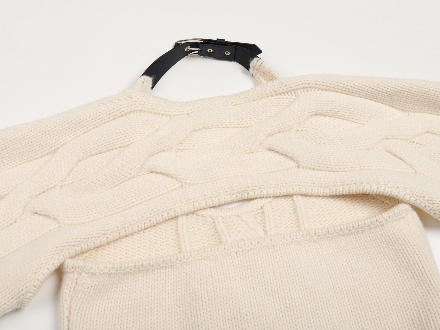 YUMOS TOP in white